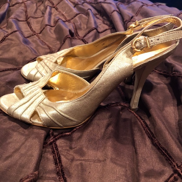 Aldo Shoes - Like new ALDO Gold Heels size 8